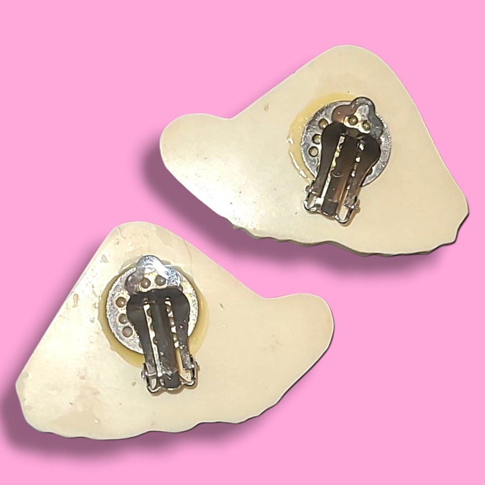 Vintage Mother of Pearl Clip On Earrings Woman Wearing a Hat Costume Jewelry - Picture 5 of 6